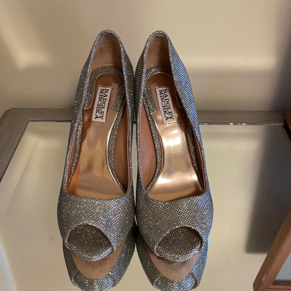 Badgley Mischka silver glitter metallic peep-toe pumps.